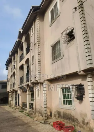 3bdrm Block of Flats in Okota for sale