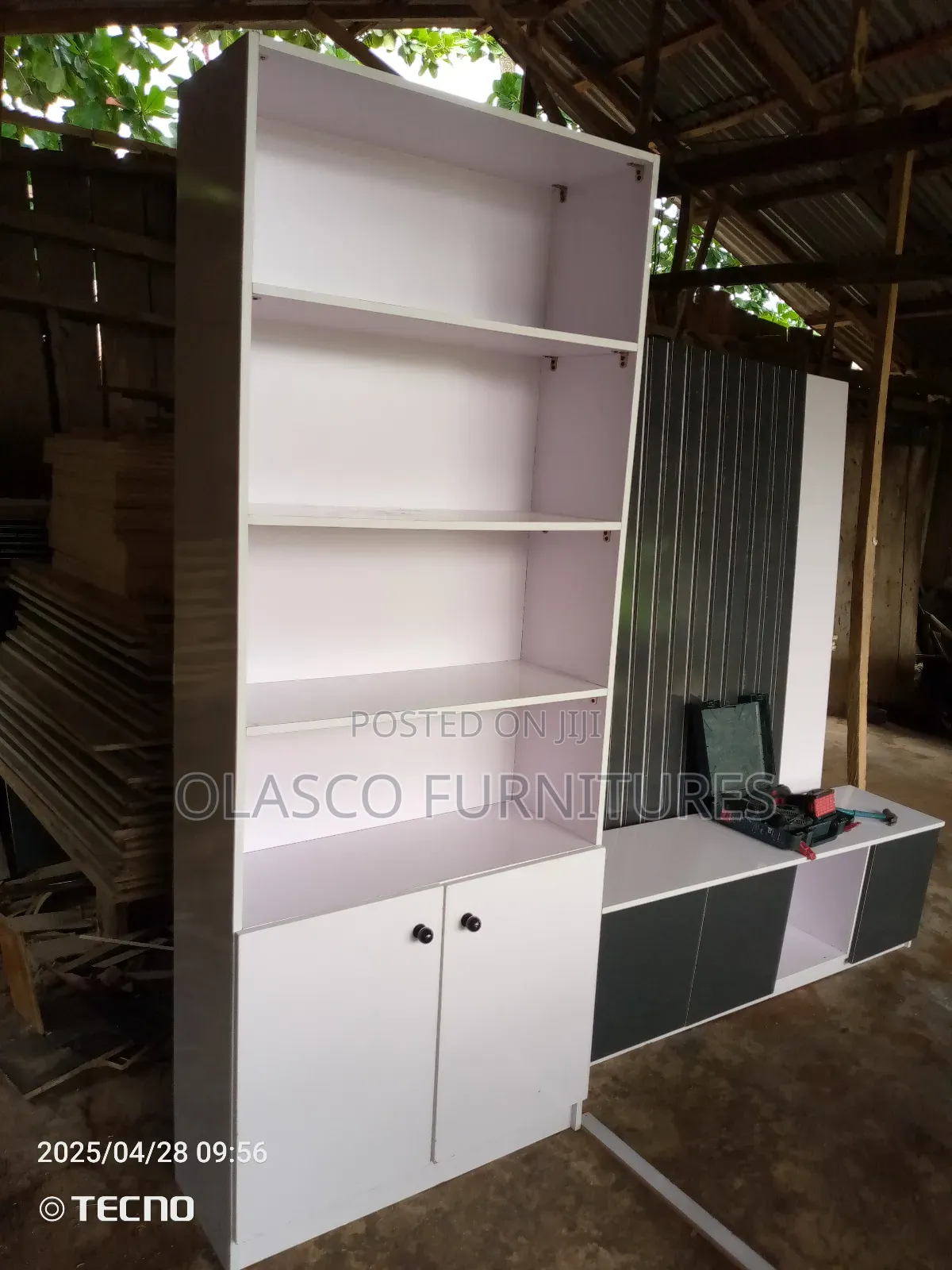 Closet Is Available for Instantly Pick