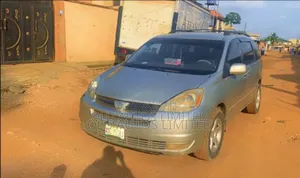 Toyota Sienna for Hirer, Airport Pickup and Travelling