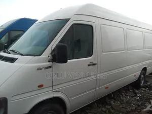 Volkswagen LT 2000 White