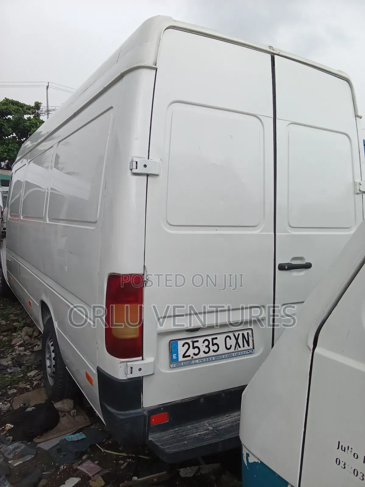 Volkswagen LT 2000 White