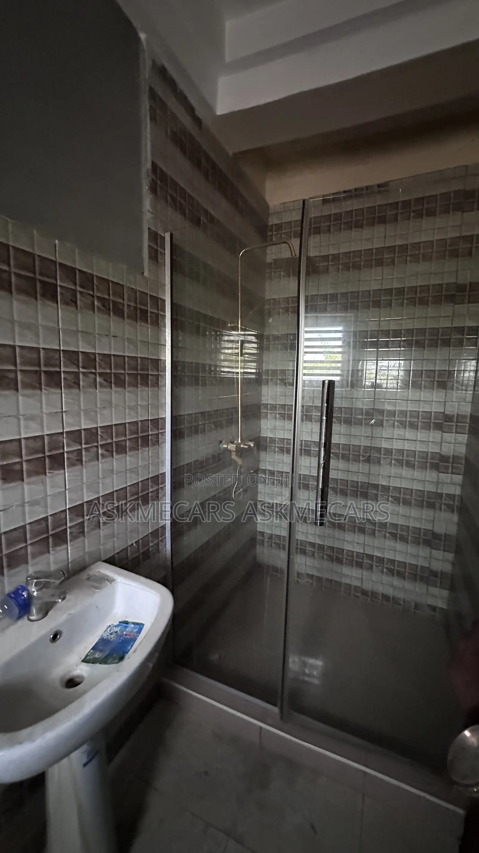 3bdrm Room & Parlour in Pwan, Ajah for rent