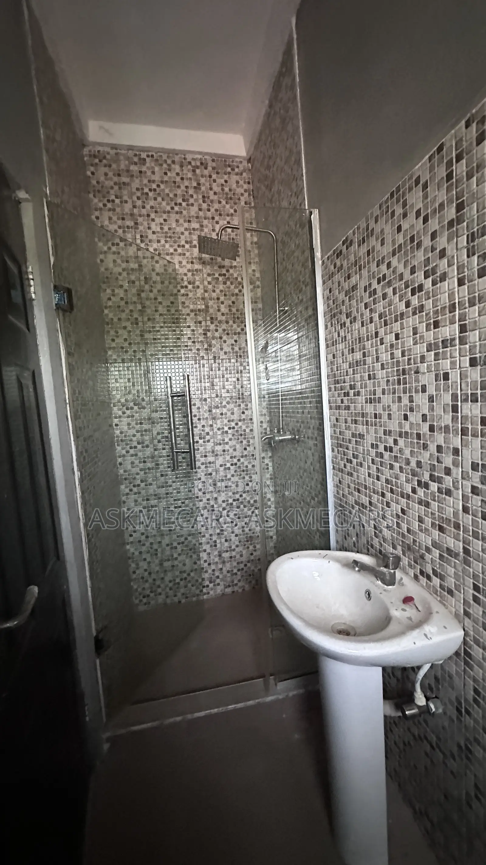 3bdrm Room & Parlour in Pwan, Ajah for rent