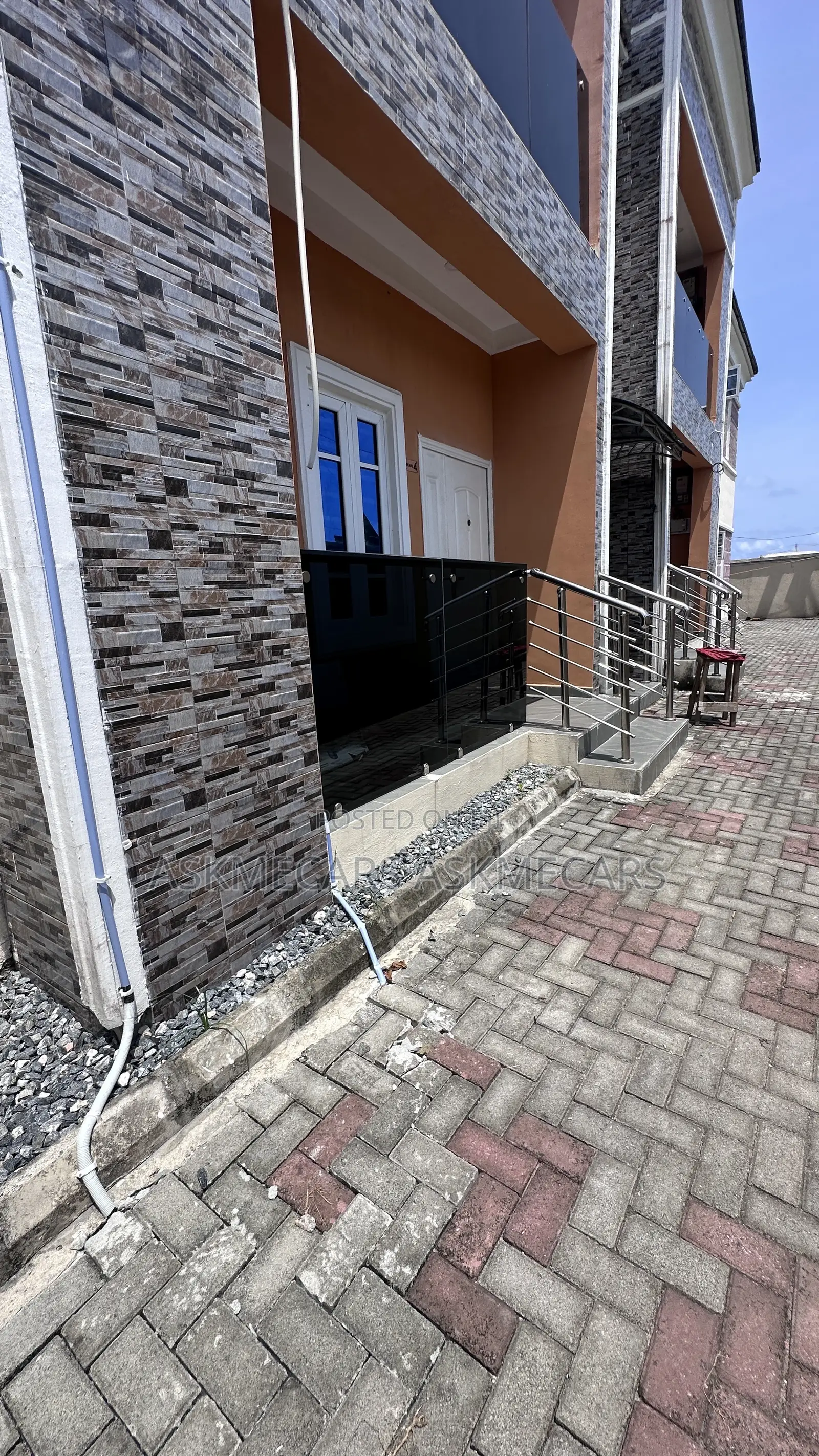 3bdrm Room & Parlour in Pwan, Ajah for rent