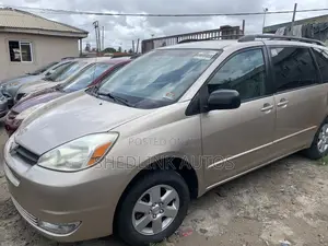 Toyota Sienna LE 2008 Gold