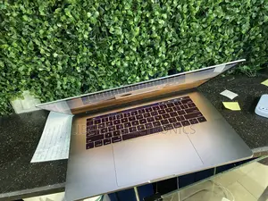 Laptop Apple MacBook Pro 2017 16GB Intel Core I7 SSD 512GB