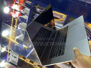 Laptop Apple MacBook Pro 2018 32GB Intel Core I7 SSD 512GB