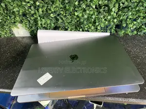 Laptop Apple MacBook Pro 2017 16GB Intel Core I7 SSD 512GB
