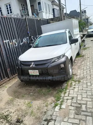 Toyota Hilux 2018 White