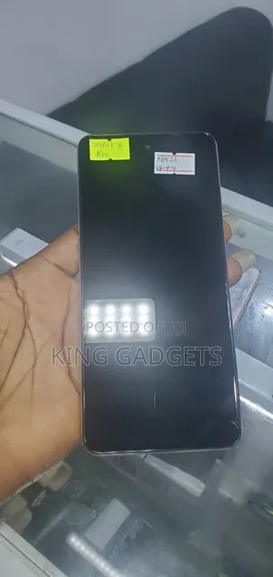 Photo - Infinix Smart 8 64 GB Rose Gold