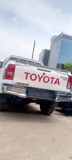 Toyota Hilux 2020 White