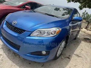 Toyota Matrix Hatchback FWD (1.8L 4cyl 5M) 2009 Blue