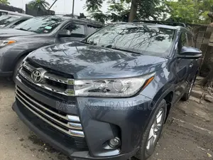 Toyota Highlander XLE 4x4 V6 (3.5L 6cyl 8A) 2018 Blue