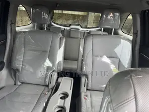 Toyota Highlander XLE 4x4 V6 (3.5L 6cyl 8A) 2018 Blue