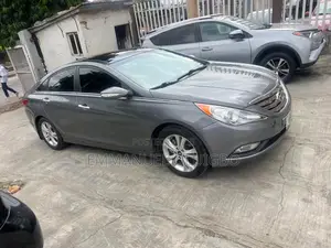 Hyundai Sonata Limited 2.0T Sedan (2.0L 4cyl 6A) 2013 Gray
