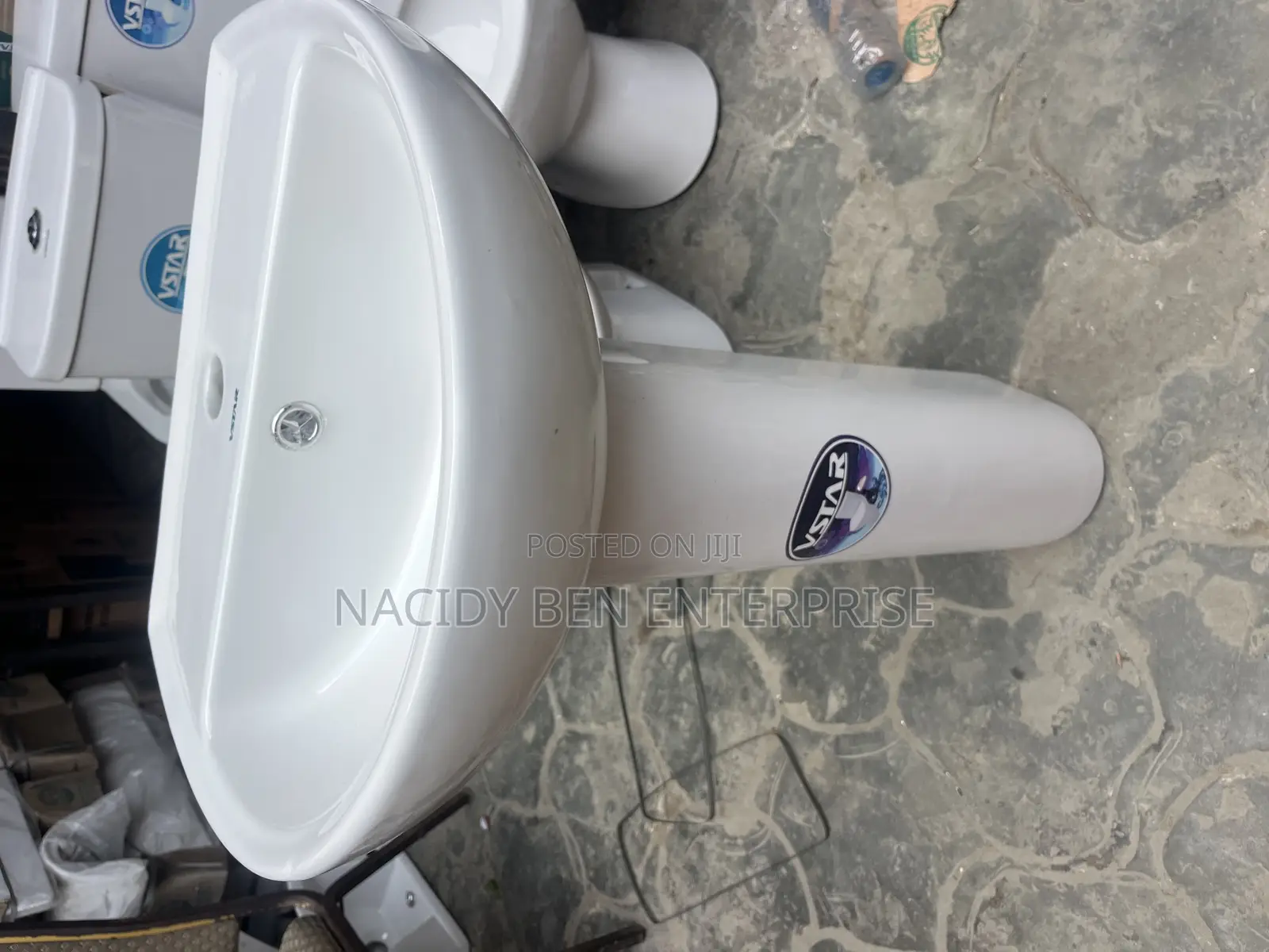 Standing Basin With Pedestal