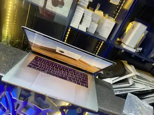 Laptop Apple MacBook Pro 2017 16GB Intel Core i7 SSD 512GB