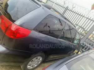 Toyota Sienna 2006 Blue
