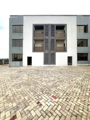 4bdrm Townhouse/Terrace in Lifecamp for sale