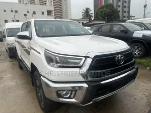 New Toyota Hilux 2025 White