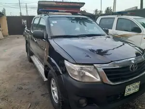 2014 Hilux for Rent