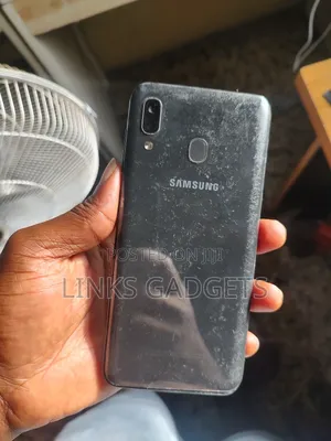 Photo - Samsung Galaxy A20 32 GB Black