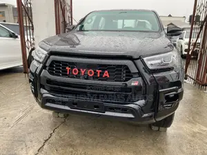 New Toyota Hilux 2022 Black