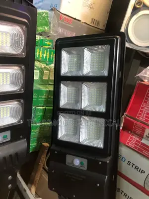 300 Watts Solar Streetlights Available