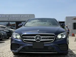 Mercedes-Benz E300 2019 Blue