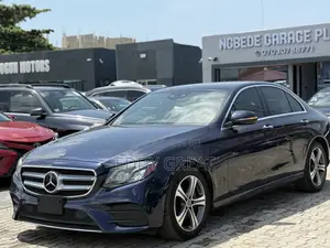 Mercedes-Benz E300 2019 Blue