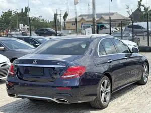 Mercedes-Benz E300 2019 Blue