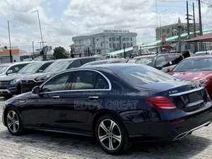 Mercedes-Benz E300 2019 Blue
