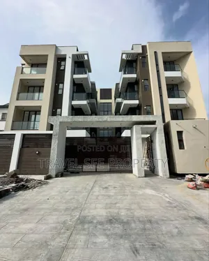 3bdrm Block of Flats in Private Estate Lekki for sale