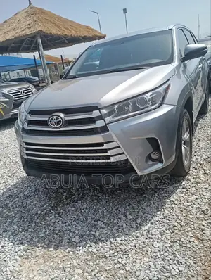 Toyota Highlander XLE 4x4 V6 (3.5L 6cyl 8A) 2018 Gray