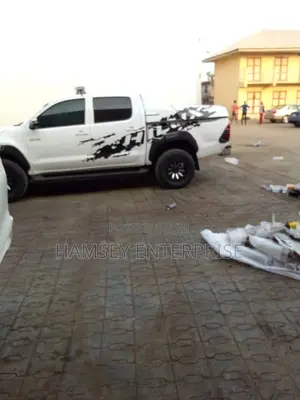 Hilux Sticker Side Only