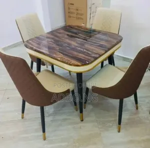 Diinnings Table With Four Chairs