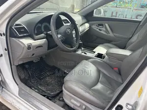 Toyota Camry SE V6 4dr Sedan (3.5L 6cyl 6A) 2011 White