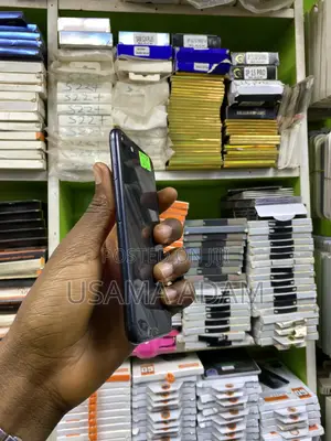 Apple iPhone SE (2020) 128 GB Black
