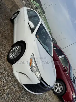 Toyota Camry LE 4dr Sedan (2.5L 4cyl 6A) 2016 White