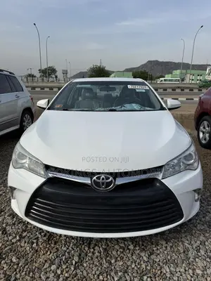Toyota Camry LE 4dr Sedan (2.5L 4cyl 6A) 2016 White