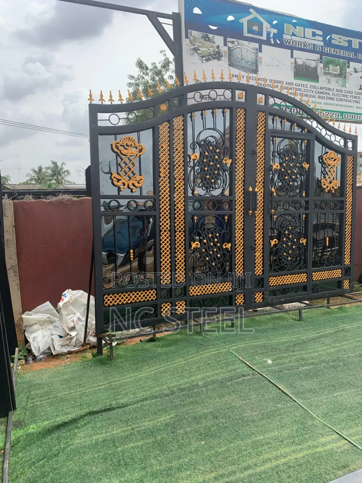 Black Luxury Gate