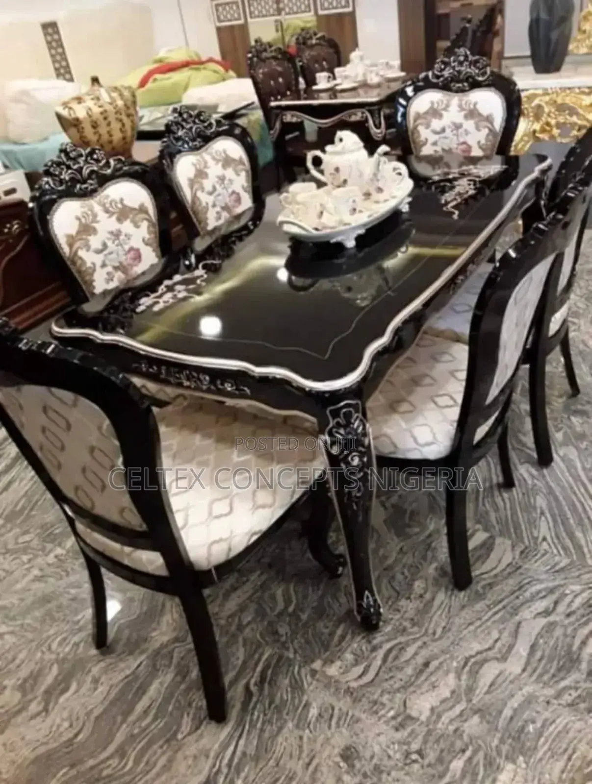 Dining Table With 6 Chairs.