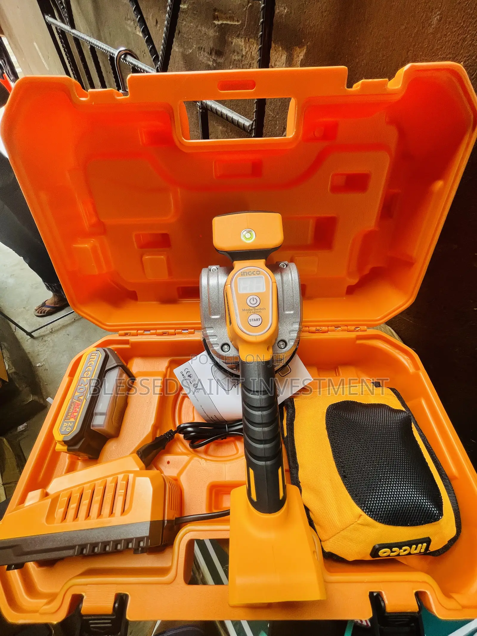 Ingco Lithium-Ion Tile Vibration Machine 20volts