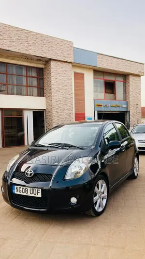 Toyota Yaris Base Hatchback 5dr 2010 Black