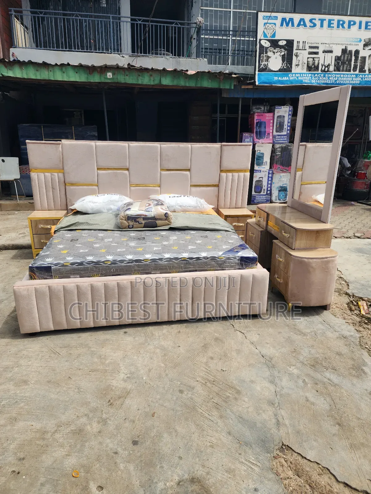 Structured Luxury Padded Bed Stand.