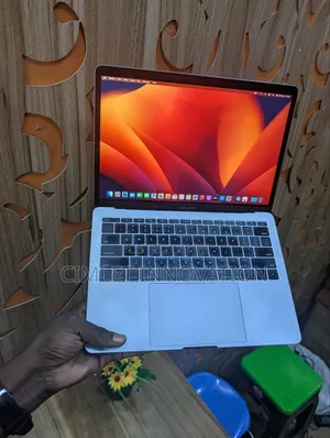 Laptop Apple MacBook Pro 2017 8GB Intel Core i5 SSD 512GB