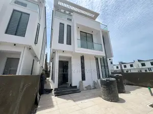 5bdrm Duplex in Chevron for sale