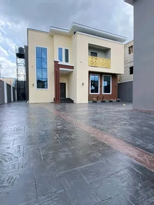 5bdrm Duplex in Woji , Port Harcourt for sale