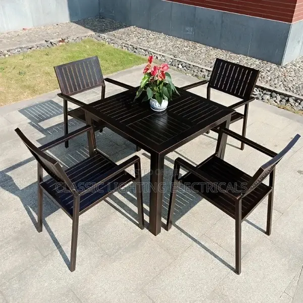 Standard Quality Modern Restaurant Table With Chairs