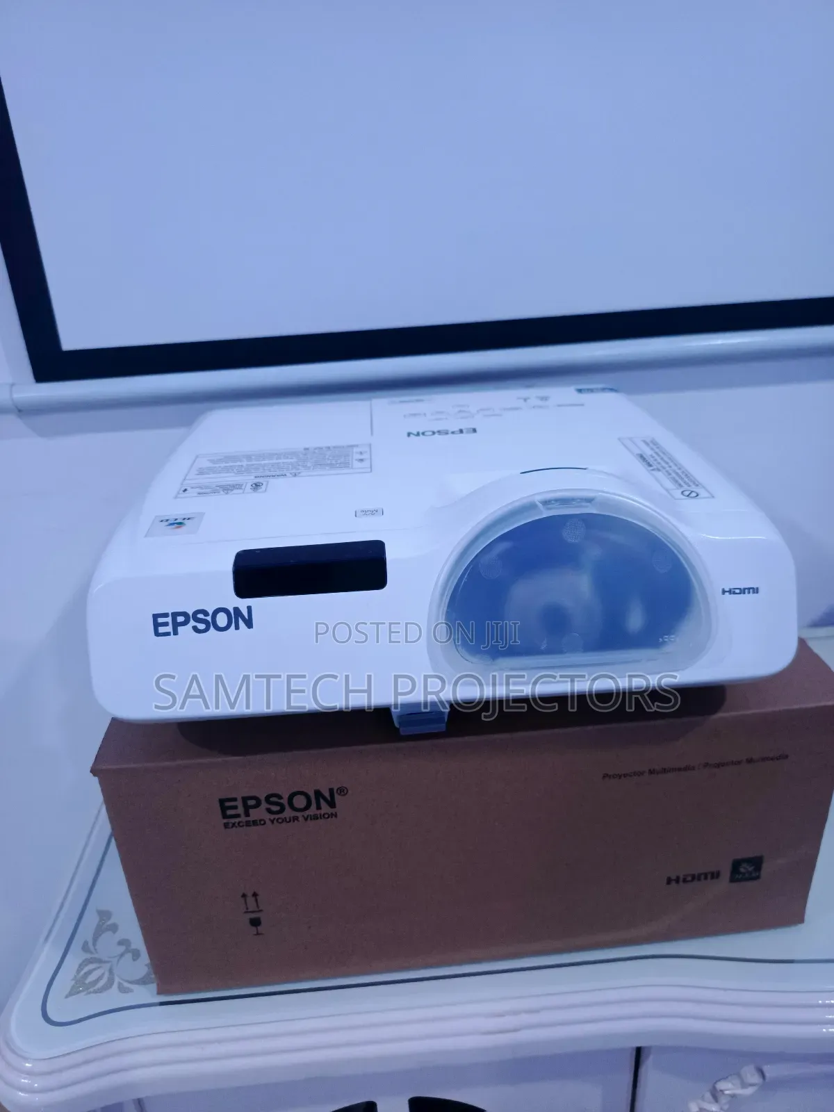 Short Throw Projector For Your Short Distance Projection